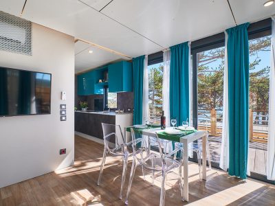 campsite-slatina-mobile-home-interior-kitchen-living-room-tv-2