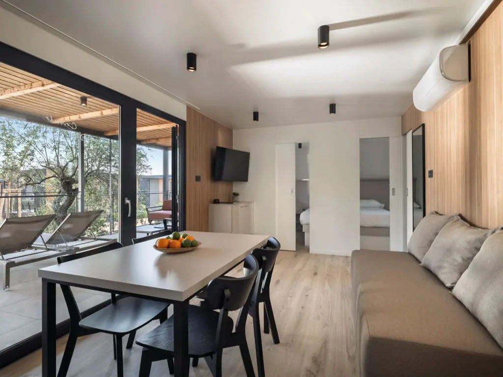 camping-pineta-mobile-home-interior-livingroom-terrace