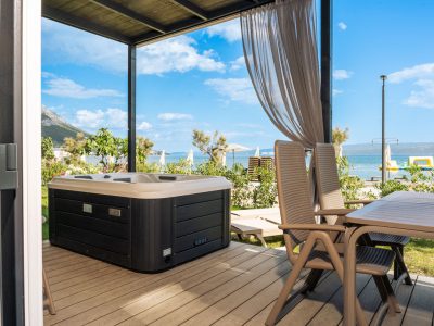 campsite-almissa-mobile-home-sunshine-premium-exterior-terrace-jacuzzi