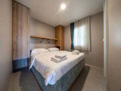 campsite-almissa-mobile-home-sunshine-premium-jacuzzi-interior-bedroom