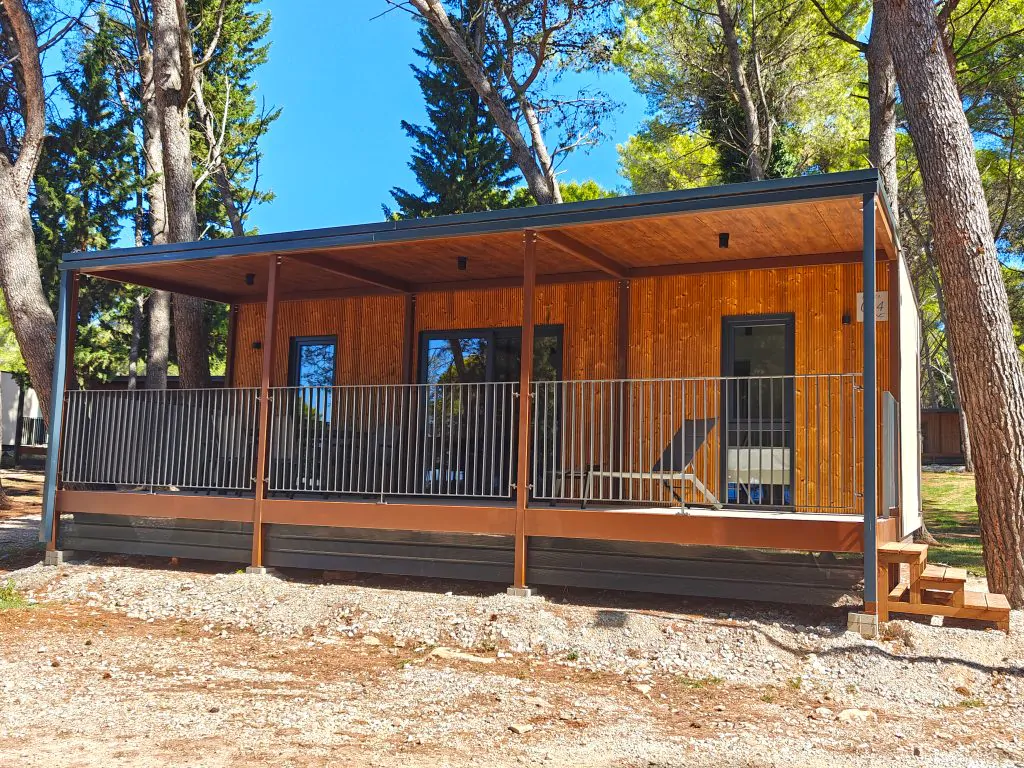 campsite-pineta-mobile-home-solmare-exterior-frontview