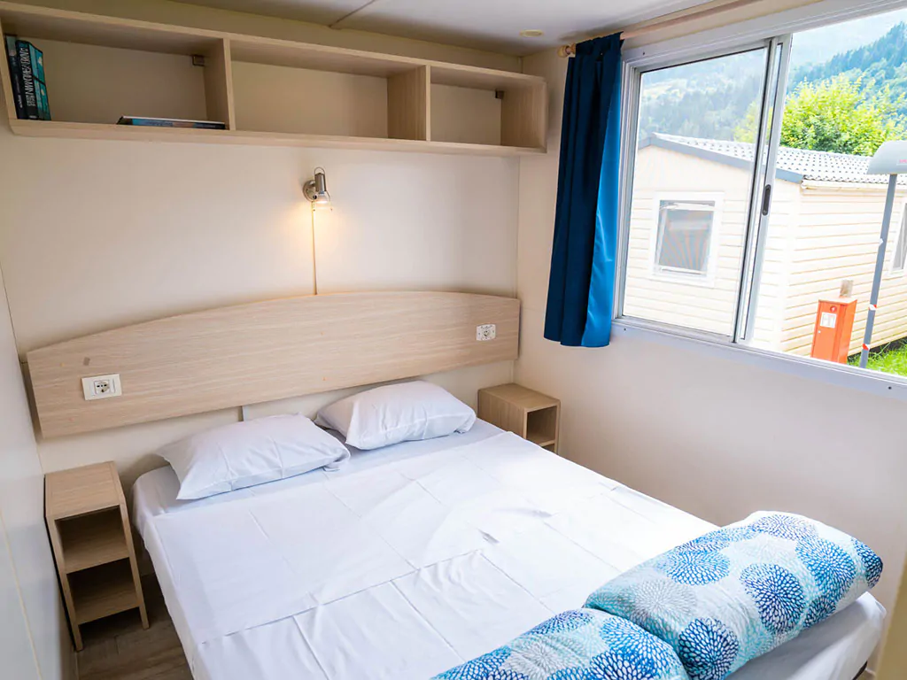 happy-plus-mobile-home-interier-bedroom-double-beds