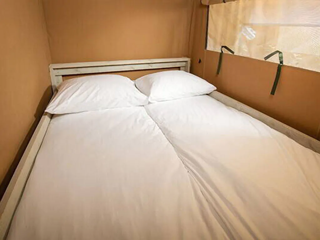 camping-bijela-uvala-glamping-safari-tent-authentic-plus-interior-bedroom