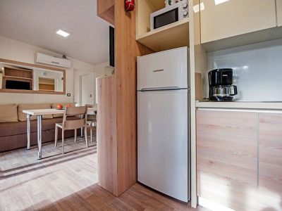 camping-puntica-mobilehome-comfort-for-six-interior-livingroom-kitchen