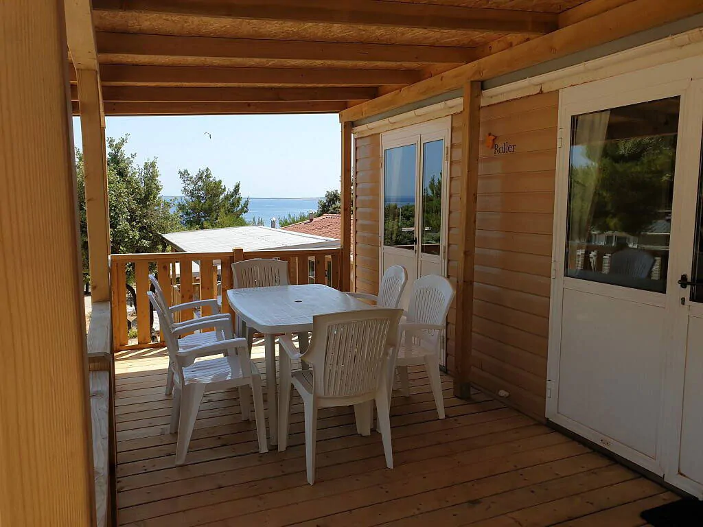 camping-simuni-mobile-home-comfort-for-six-exterior-terrace