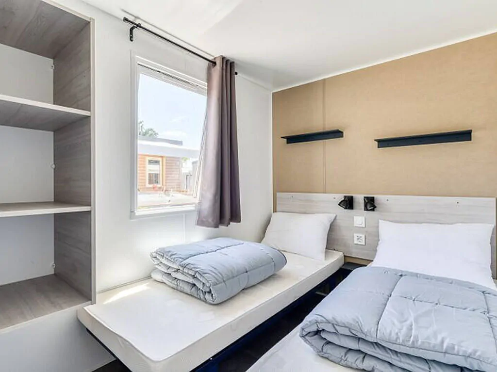 camping-simuni-mobile-home-premium-for-four-interior-bedroom-singlebeds