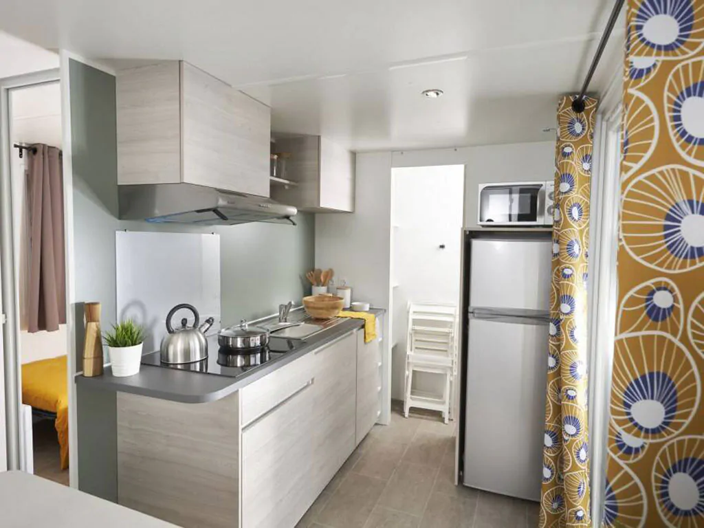 camping-simuni-mobile-home-premium-for-four-interior-livingroom-kitchen