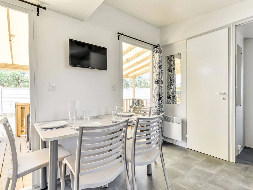 camping-bivillage-mobilehome-premium-for-four-interior-livingroom