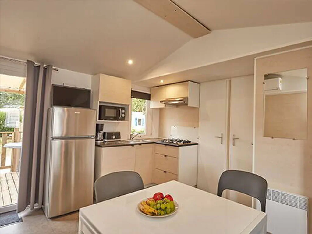 camping-park-umag-mobilehome-comfort-for-four-interior-kitchen