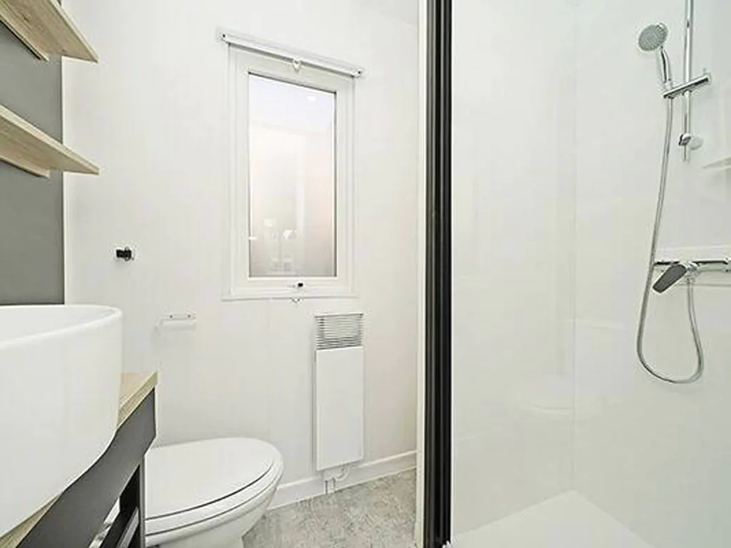 camping-park-umag-mobilehome-premiumt-for-six-interior-bathroom-shower