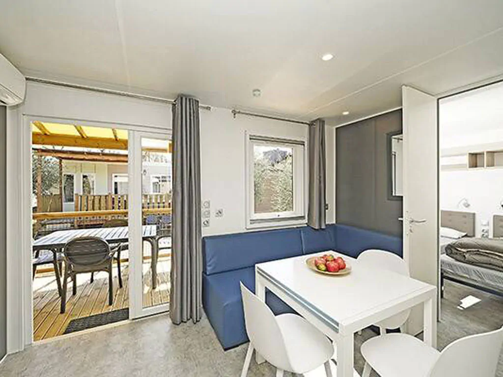 camping-park-umag-mobilehome-premiumt-for-six-interior-livingroom