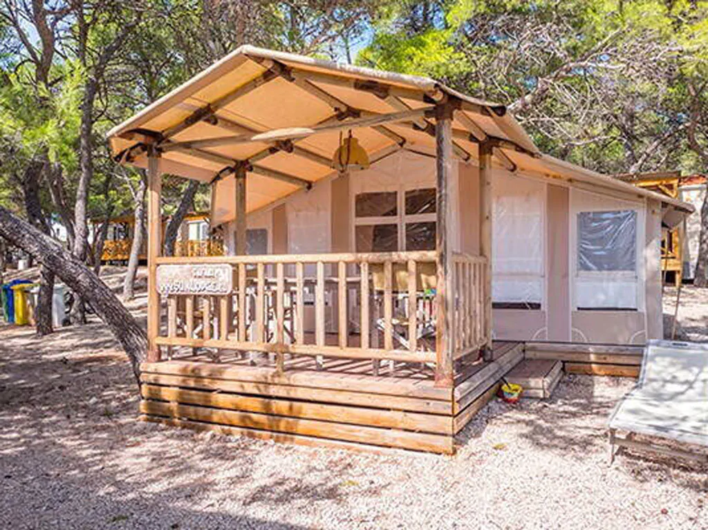 camping-terme-catez-glamping-tent-superior-exterior-frontview