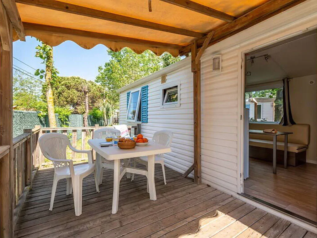 camping-terme-catez-mobilehome-classic-for-six-exterior-terrace