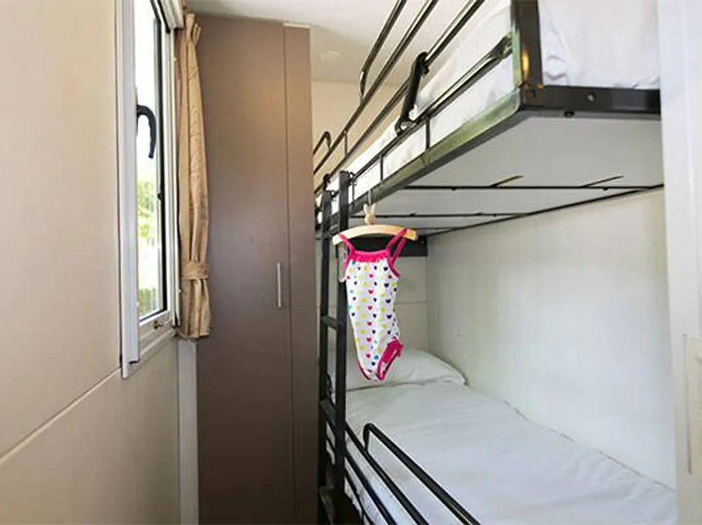 camping-terme-catez-mobilehome-classic-for-six-interior-bedroom-bunkbed