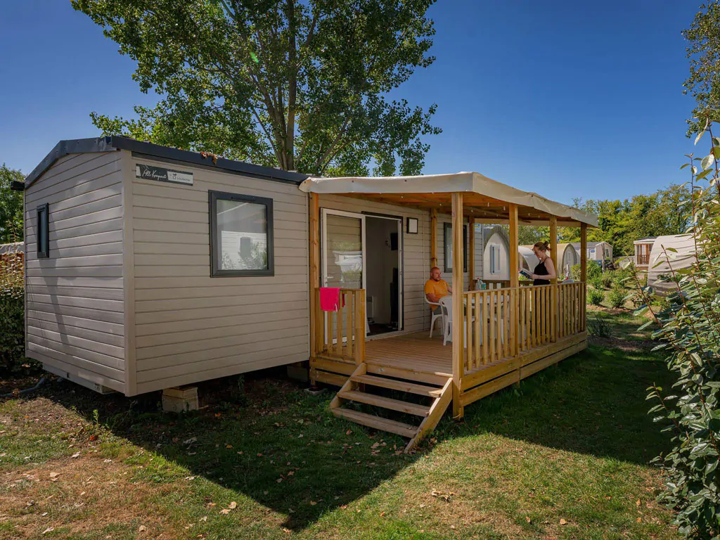 camping-terme-catez-mobilehome-comfort-for-fourtwo-exterior-sideview