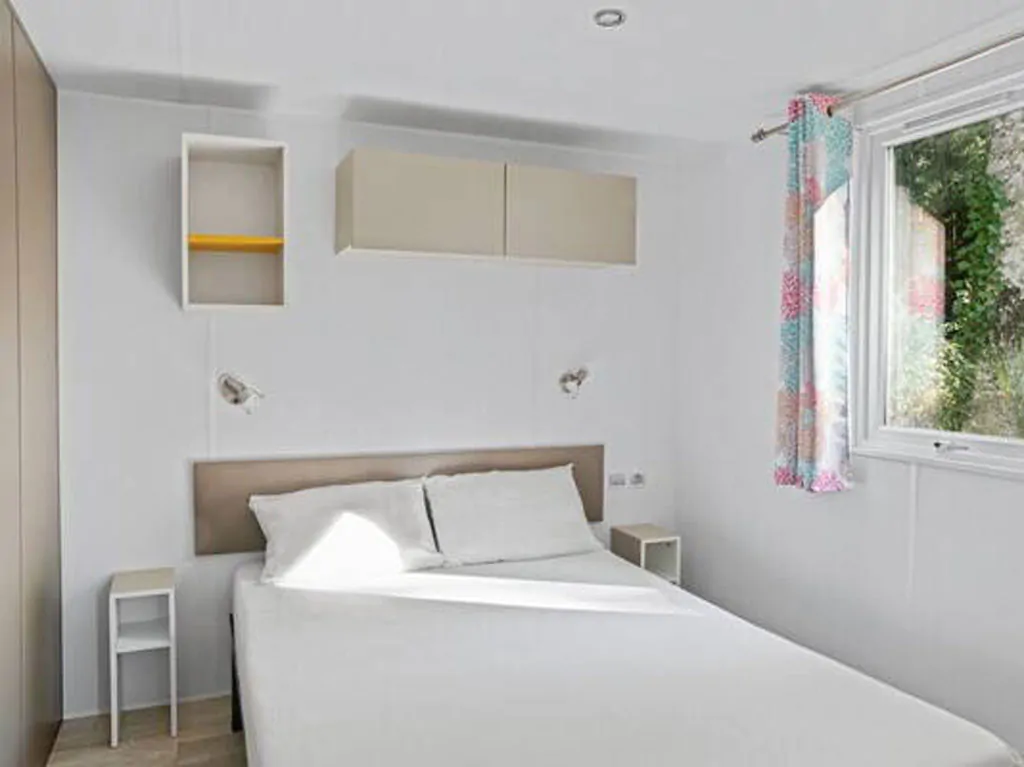 zaton-holiday-resort-mobilehome-comfort-three-bedrooms-interior-bedroom