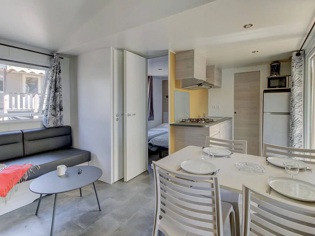 zaton-holiday-resort-mobilehome-comfort-three-bedrooms-interior-livingroom-kitchen